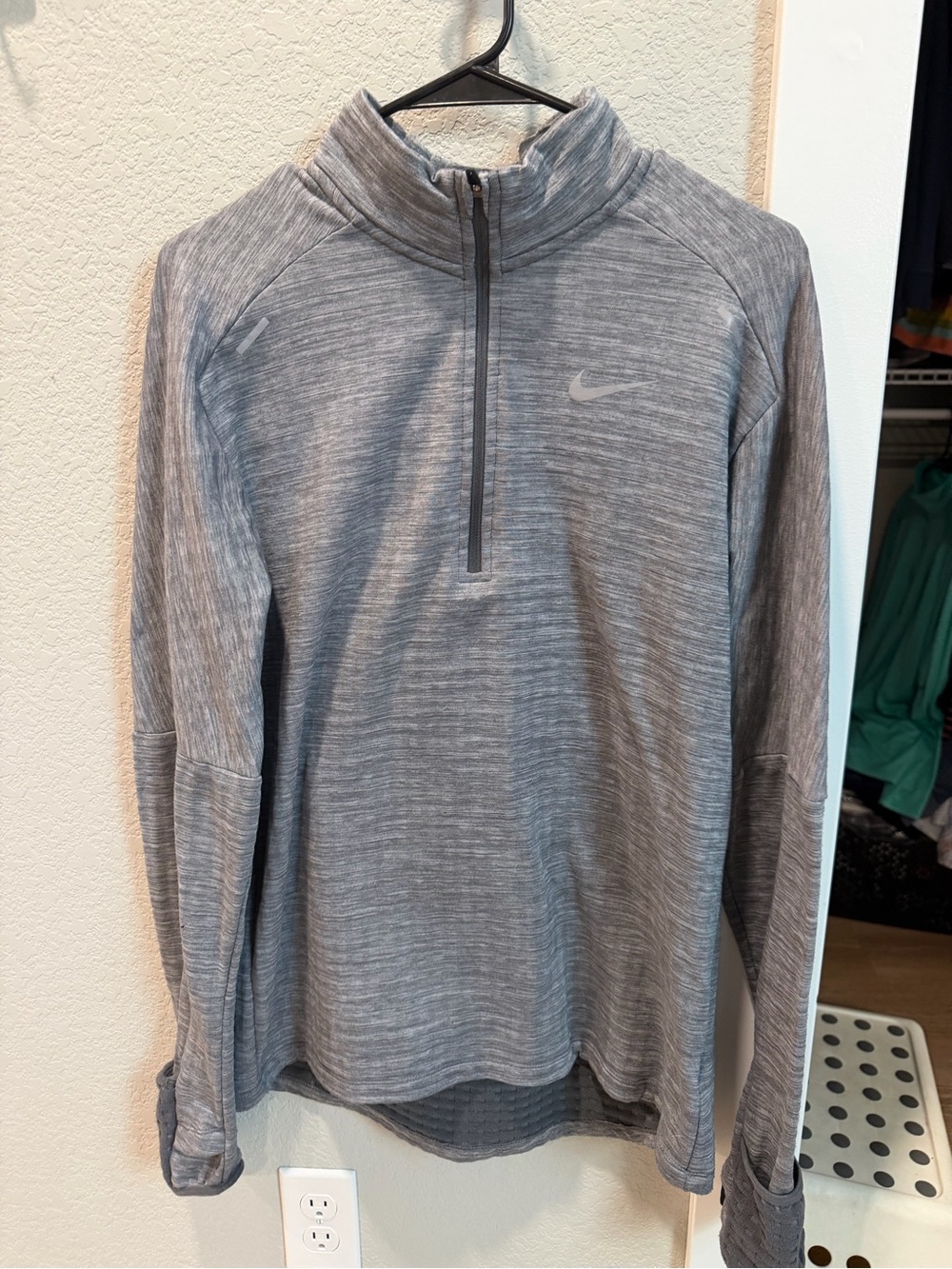 Nike Men’s Gray Heather Quarter-Zip Performance Pullover